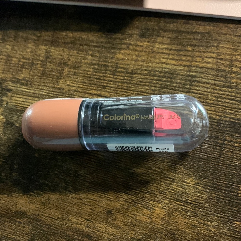Colorina lips make up